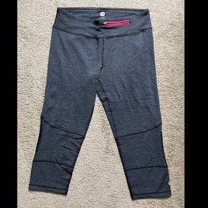 Roxy Workout Capri size L
